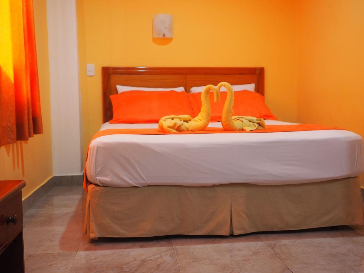 Hostal Espana Puerto Ayora  Exteriör bild