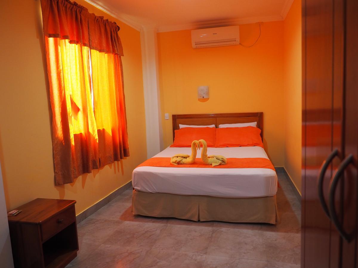 Hostal Espana Puerto Ayora  Exteriör bild