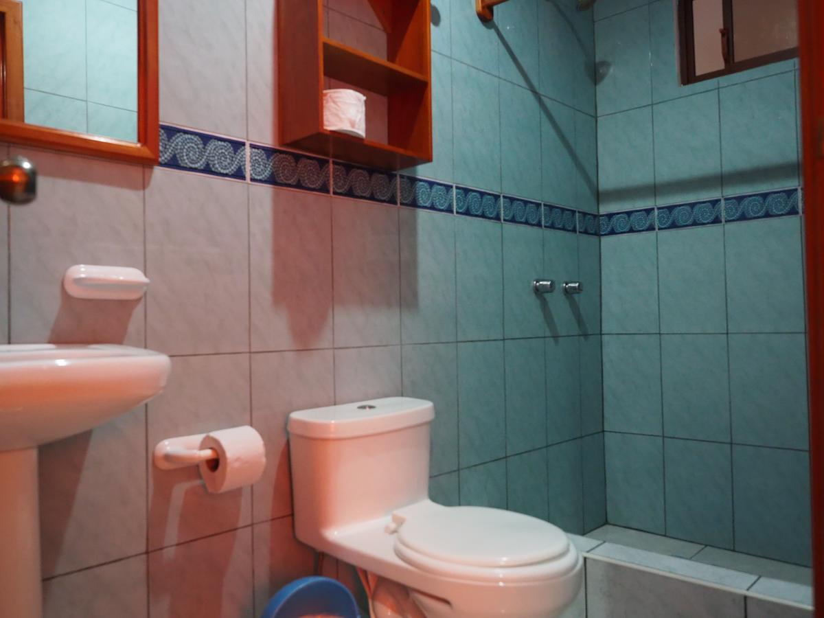 Hostal Espana Puerto Ayora  Exteriör bild