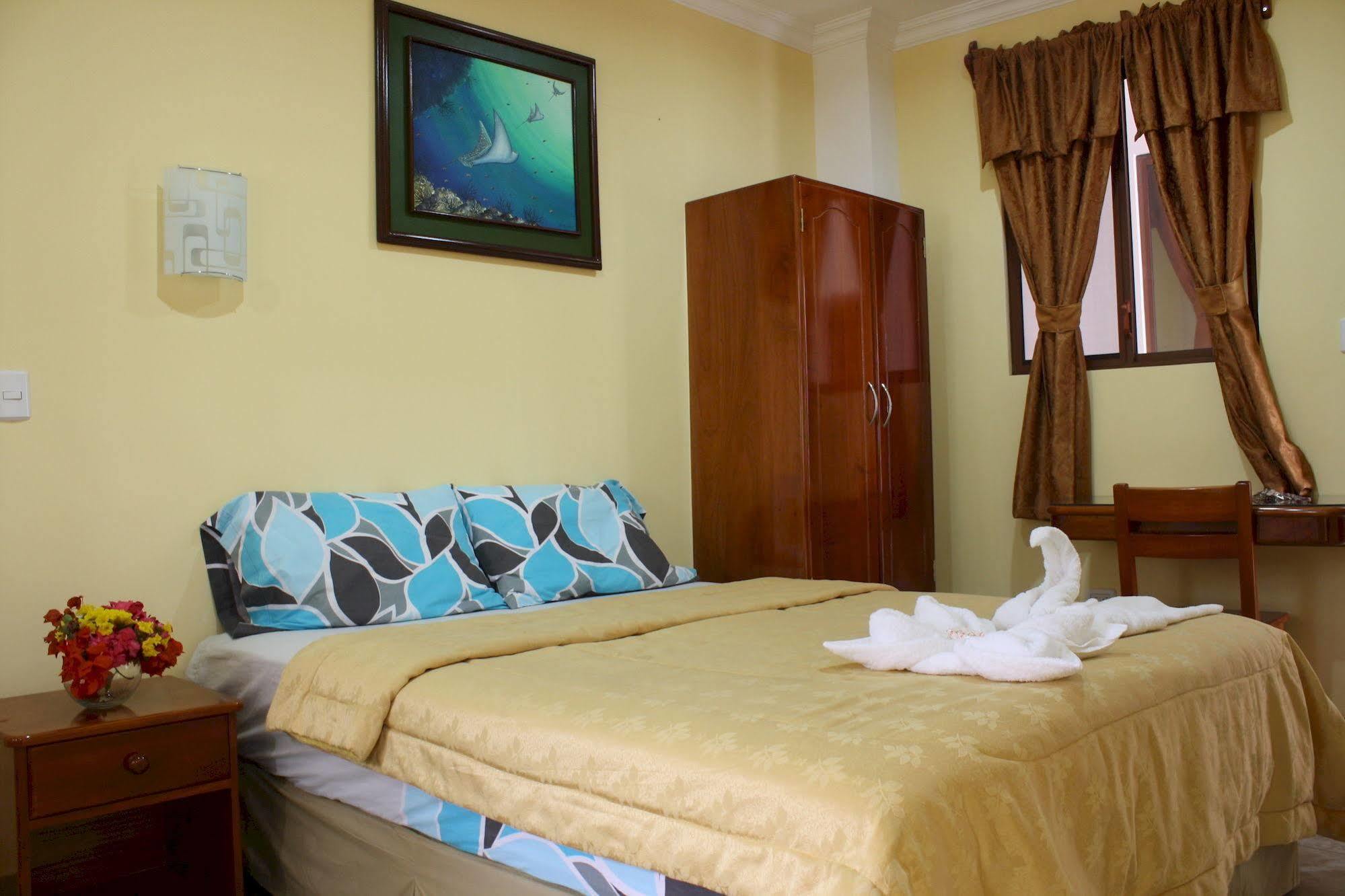 Hostal Espana Puerto Ayora  Exteriör bild