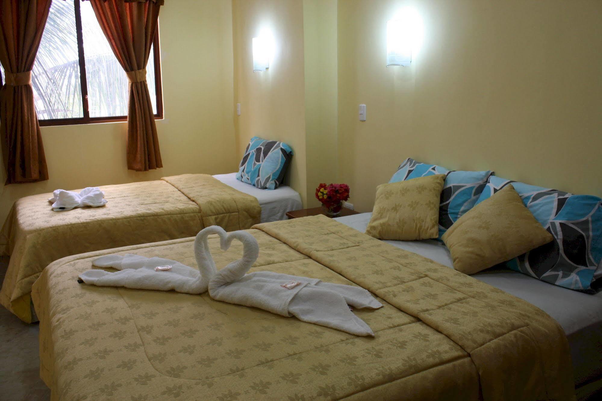 Hostal Espana Puerto Ayora  Exteriör bild
