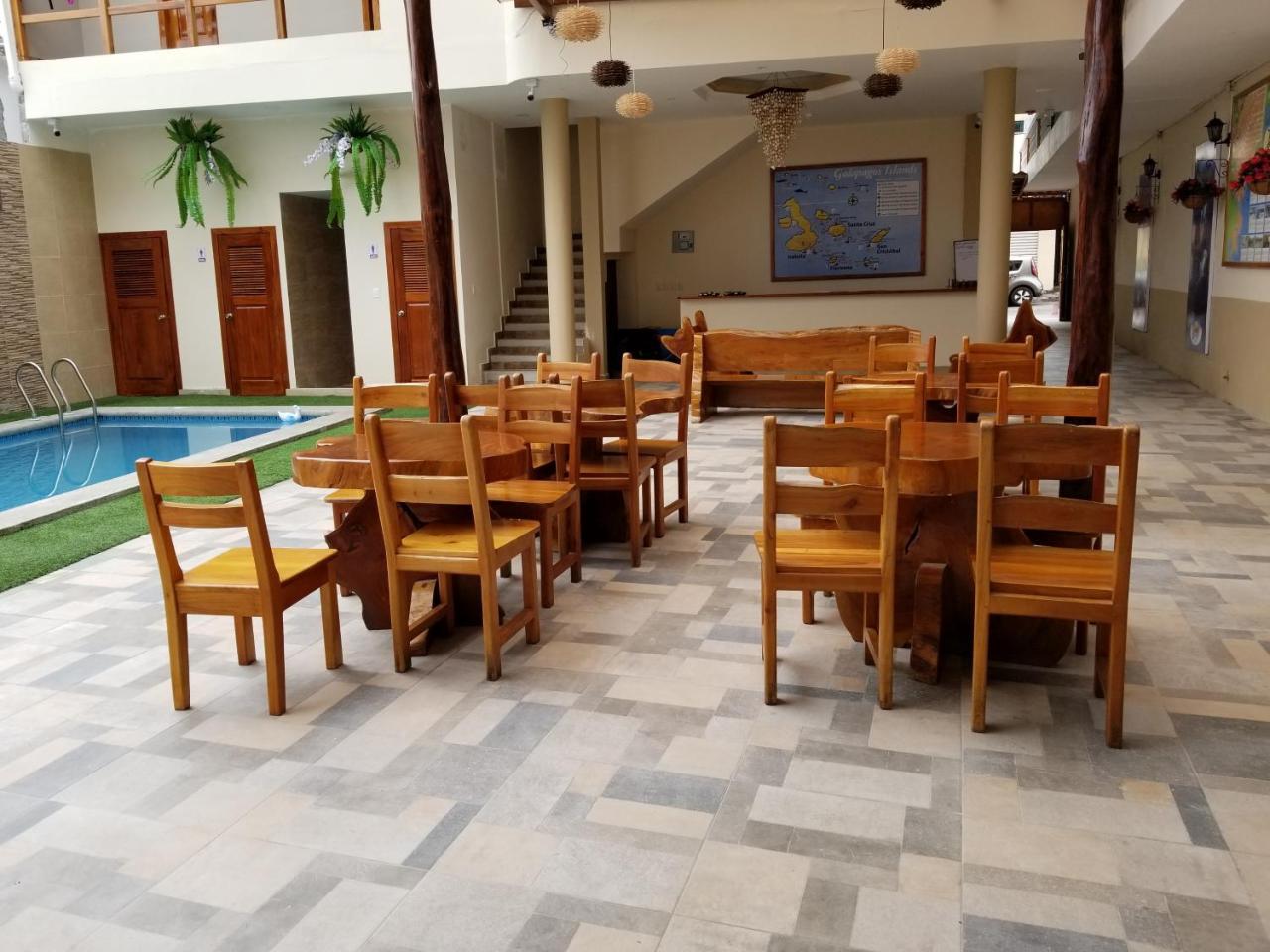 Hostal Espana Puerto Ayora  Exteriör bild