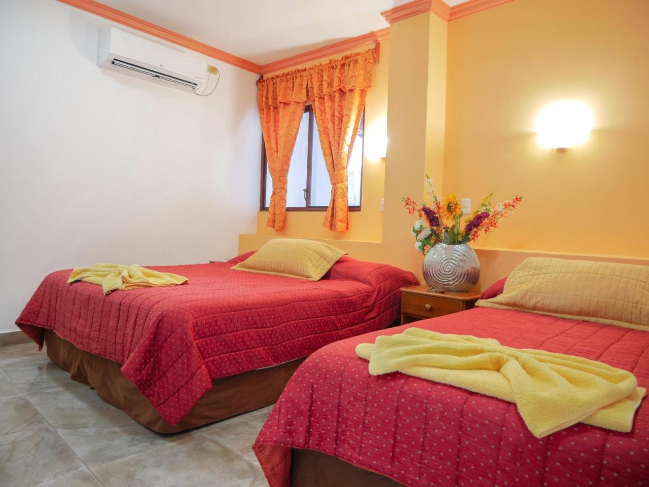 Hostal Espana Puerto Ayora  Exteriör bild