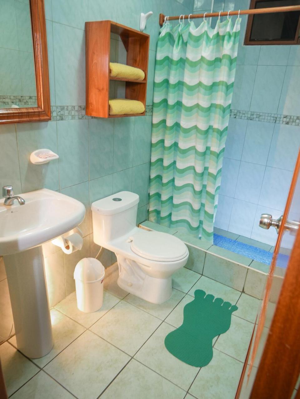 Hostal Espana Puerto Ayora  Exteriör bild