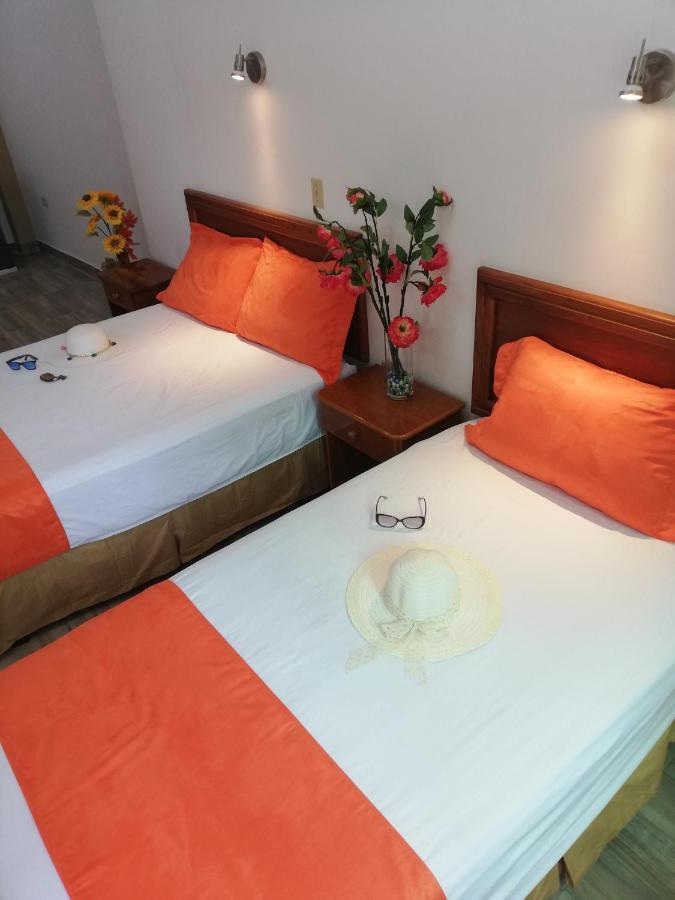 Hostal Espana Puerto Ayora  Exteriör bild