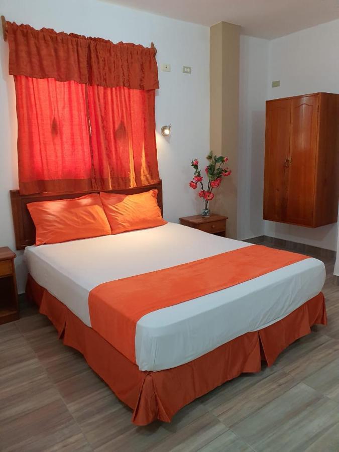 Hostal Espana Puerto Ayora  Exteriör bild