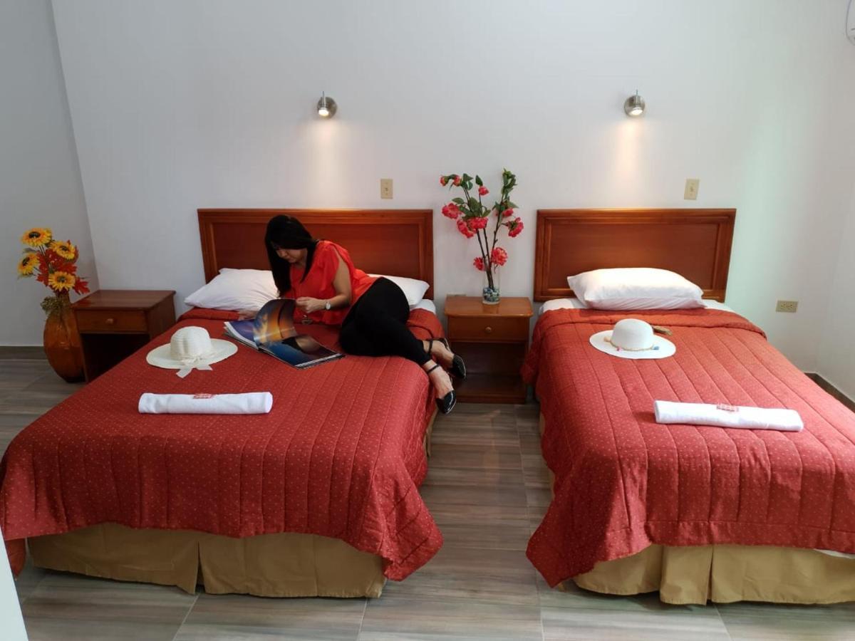 Hostal Espana Puerto Ayora  Exteriör bild