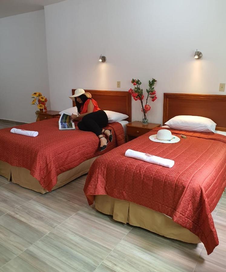 Hostal Espana Puerto Ayora  Exteriör bild
